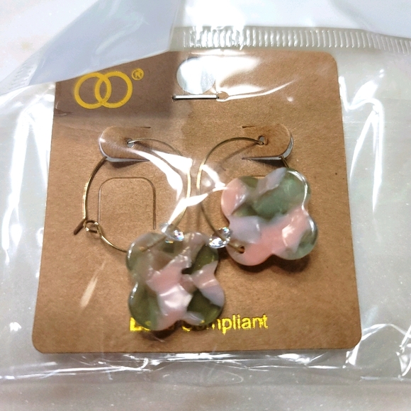 Multi Marbled Quatrefoil With Crystal Hoop Earring - Picture 4 of 4